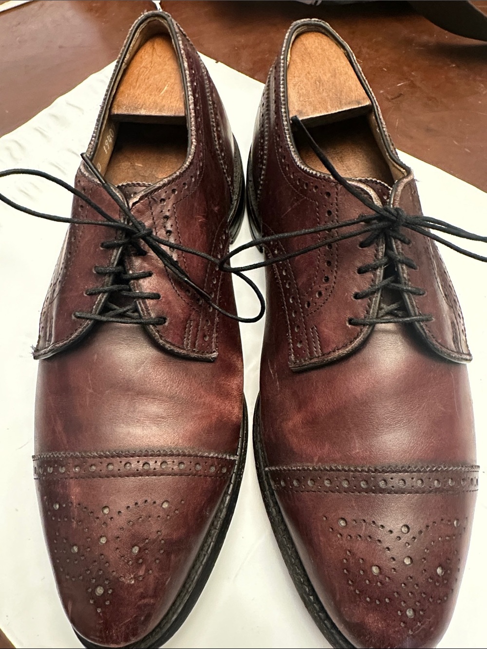 #40 Pre Loved Excellent Allen Edmonds Burgundy Sanford  Leather Wingtip Oxfords